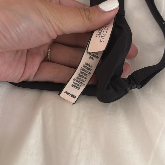 Victoria's Secret Elegant Sleek Black 36B Push-up Bra | like new - Picture 2 of 3